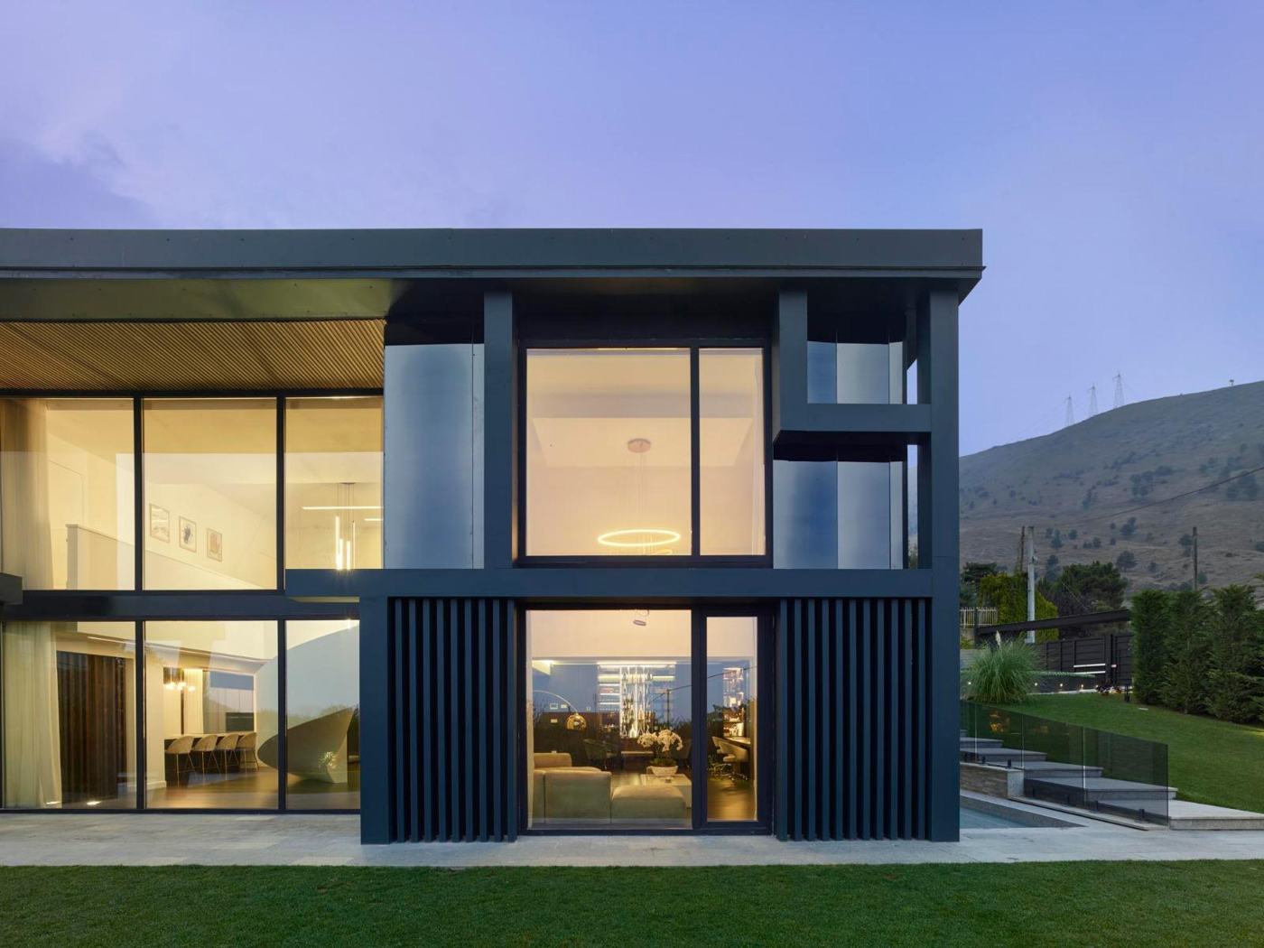 Facciata sera con brise-soleil
