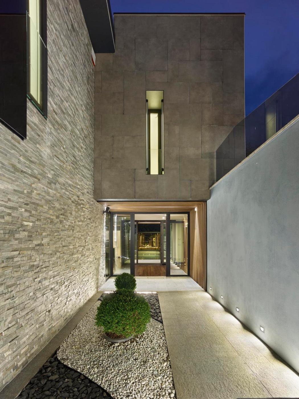 Ingresso con giardino zen