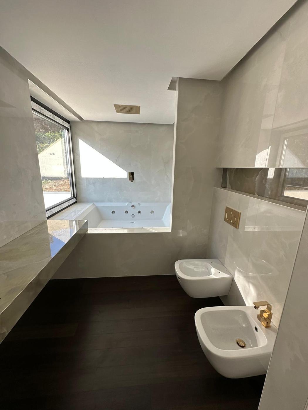 Bagno padronale: vasca idromassaggio