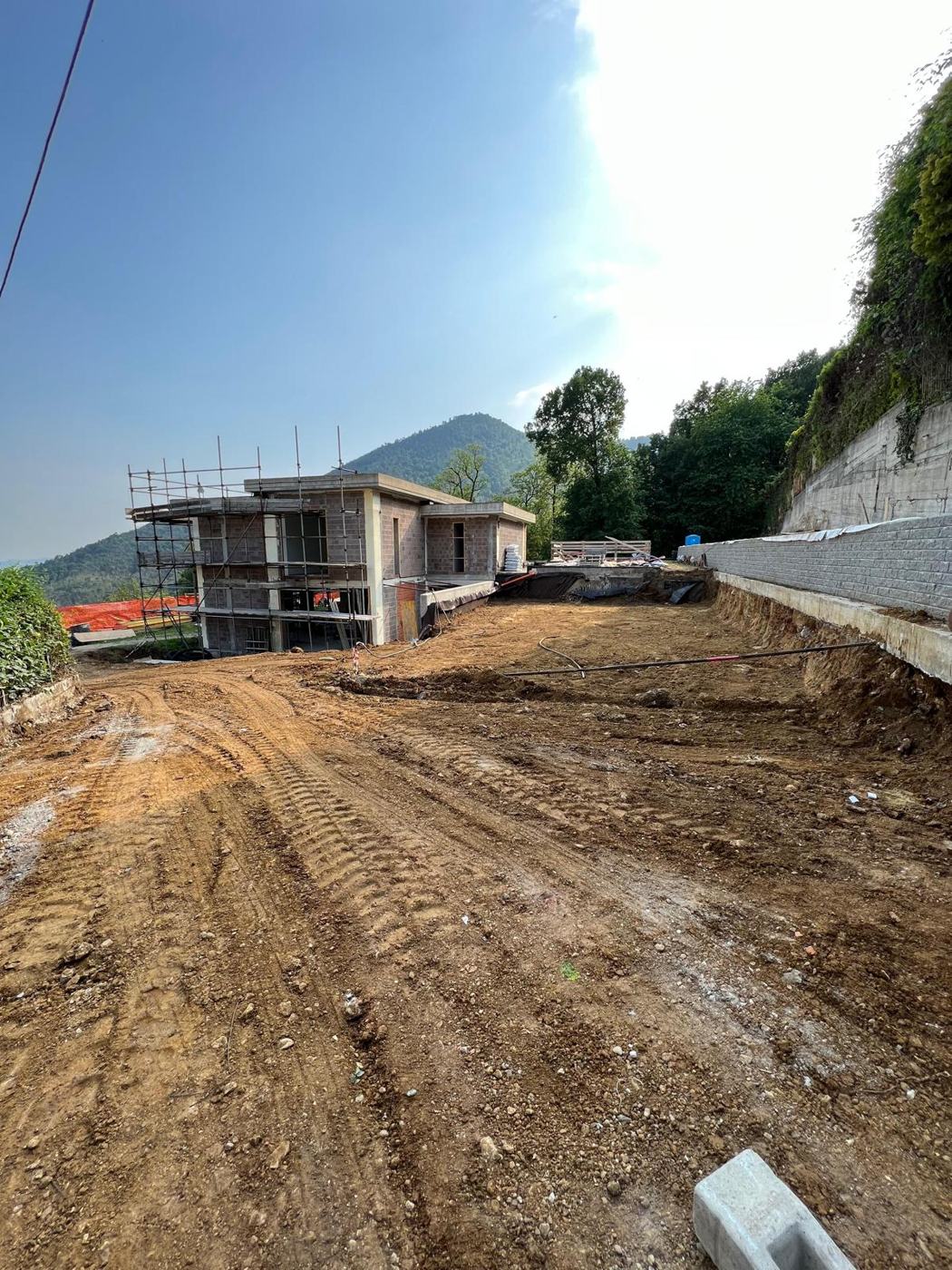 Scavi per il giardino e la piscina