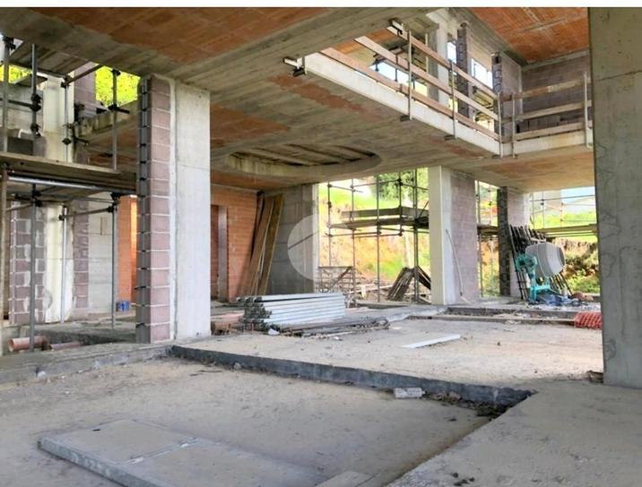 Salone al grezzo, doppia altezza